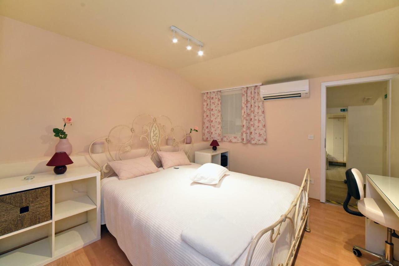 Ban Jelacic Apartment 萨格勒布 外观 照片